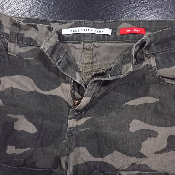 Celebrity Pink "The Honey" camouflage shorts size Junior 11 - Picture 4 of 5